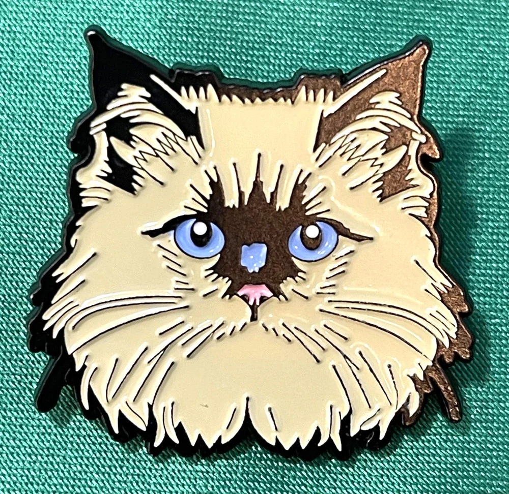 NWOT Beige Persian Cat Enamel Lapel Pin Brooch Blue Eyes Cute Kawaii